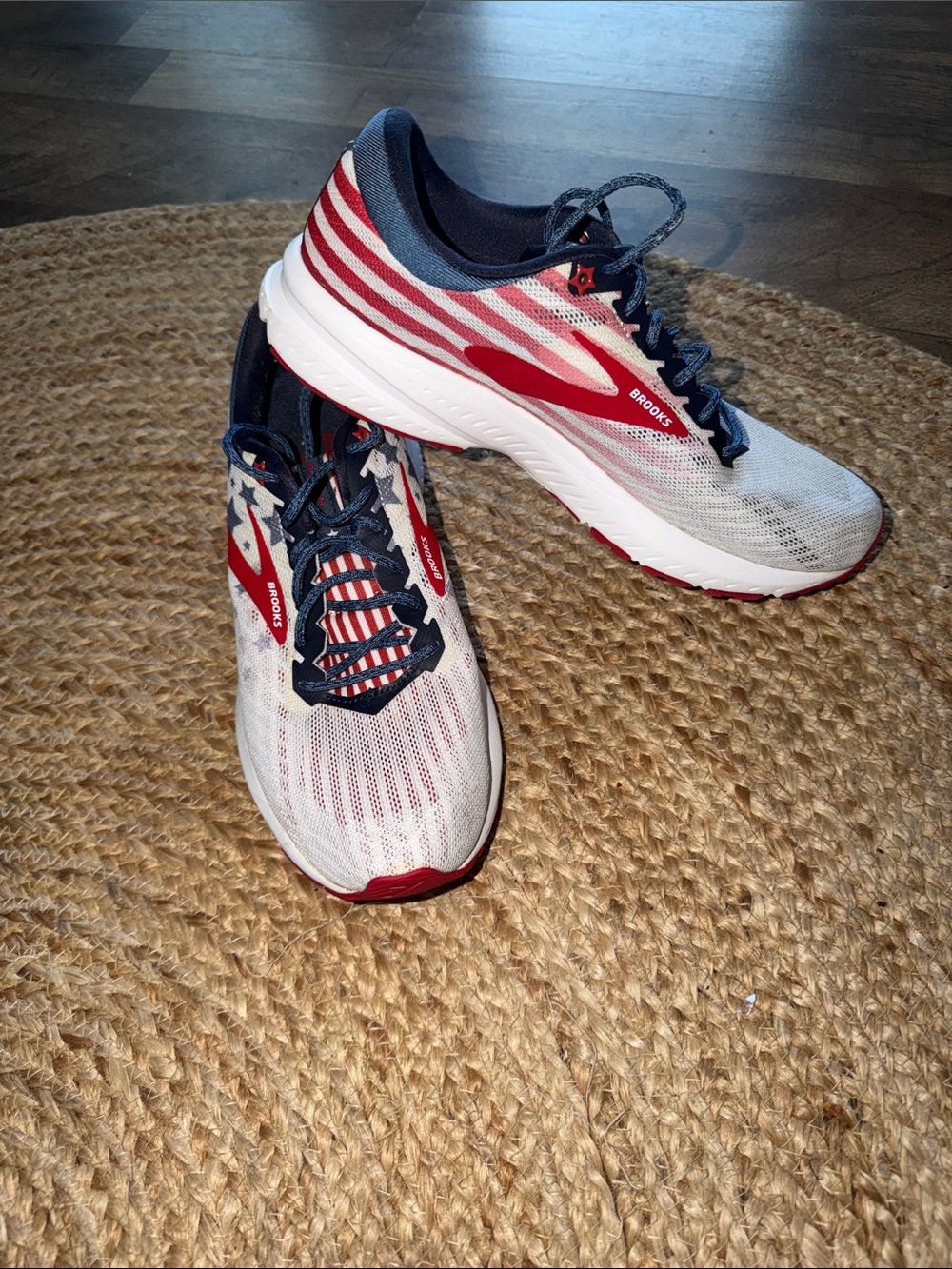 Brooks Launch 6 OLD GLORY COLLECTION American flag - Picture 2 of 8